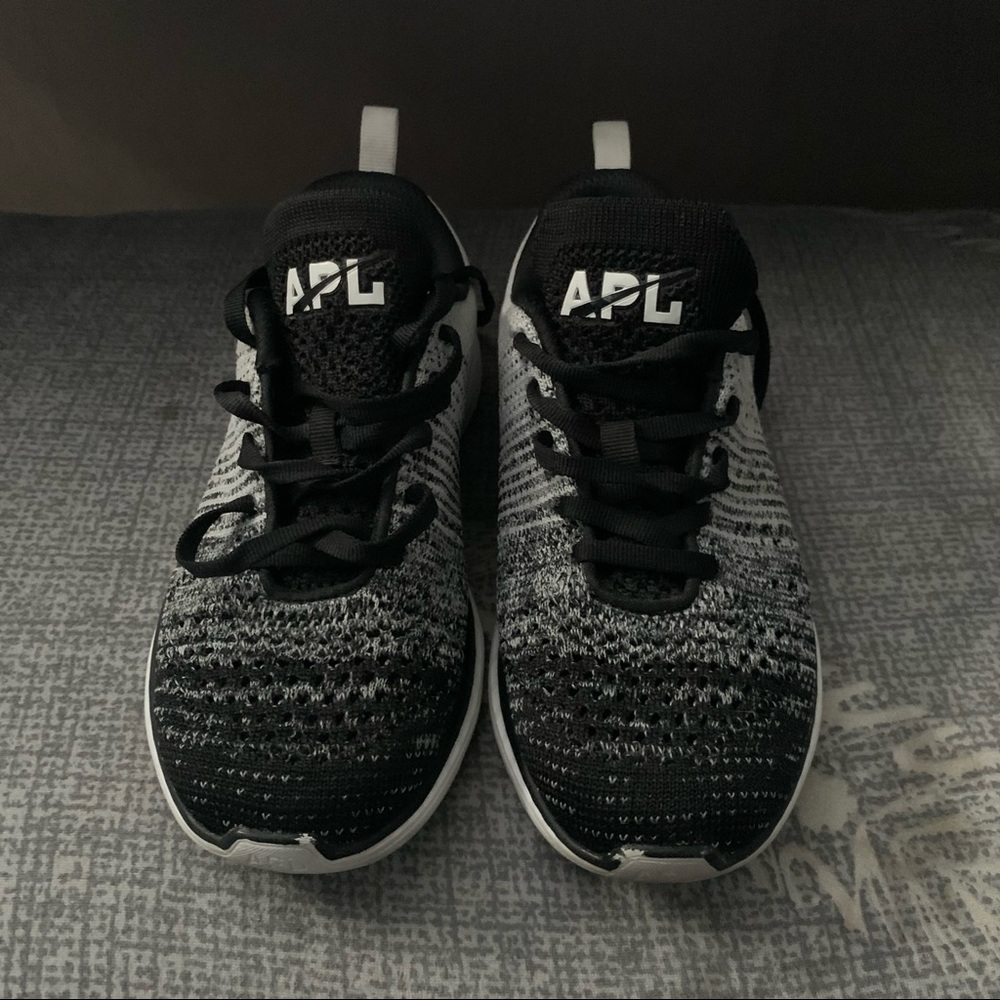 APL shoe